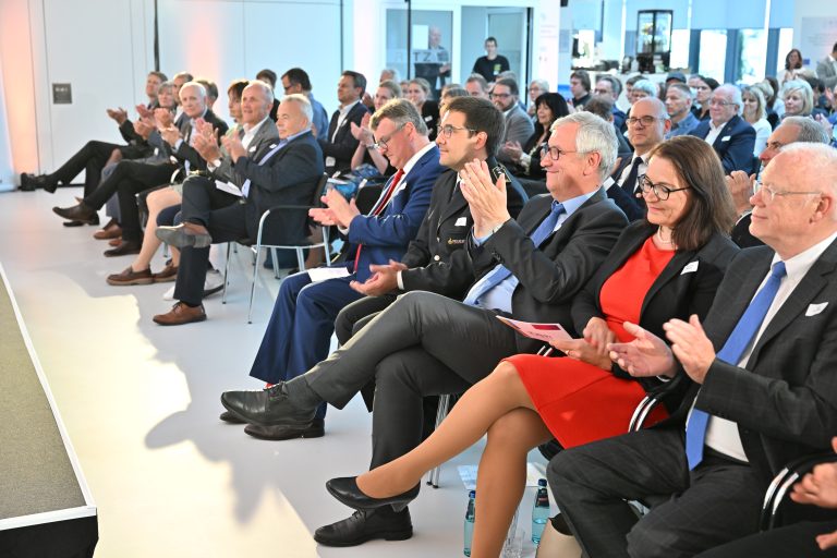 Zeppelin GmbH: Jugendförderpreisverleihung  in Friedrichshafen